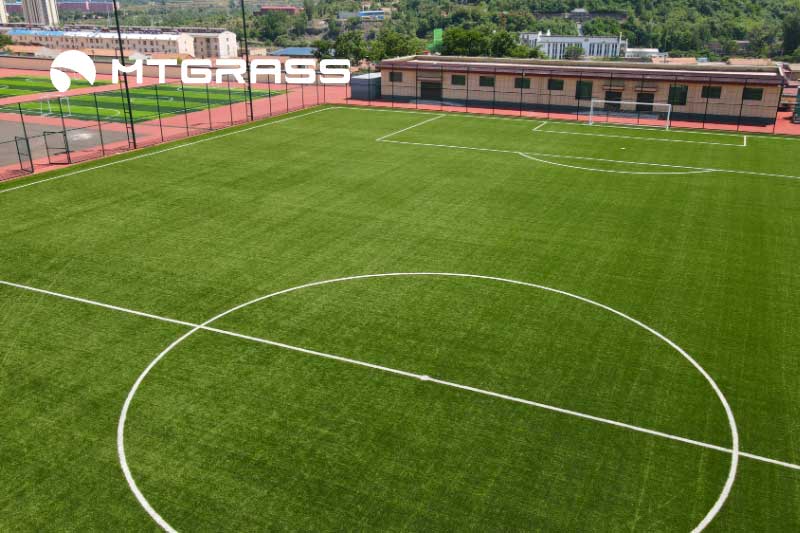 επιλέξτε τον καλύτερο χλοοτάπητα ποδοσφαίρου για τους εργολάβους