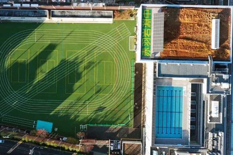 東京都北区赤羽岩淵中学校