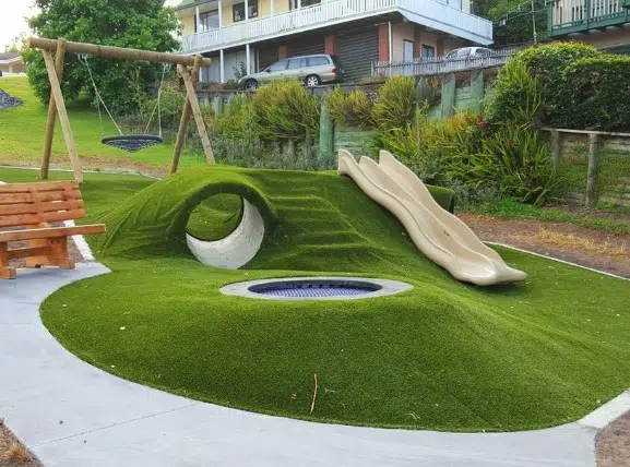 芝生の遊び場  テーブル 新品未使用 公共の遊び場のための商業遊び場芝生ソリューション - Mighty Grass