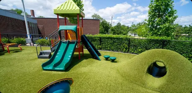 公共の遊び場のための商業遊び場芝生ソリューション - Mighty Grass