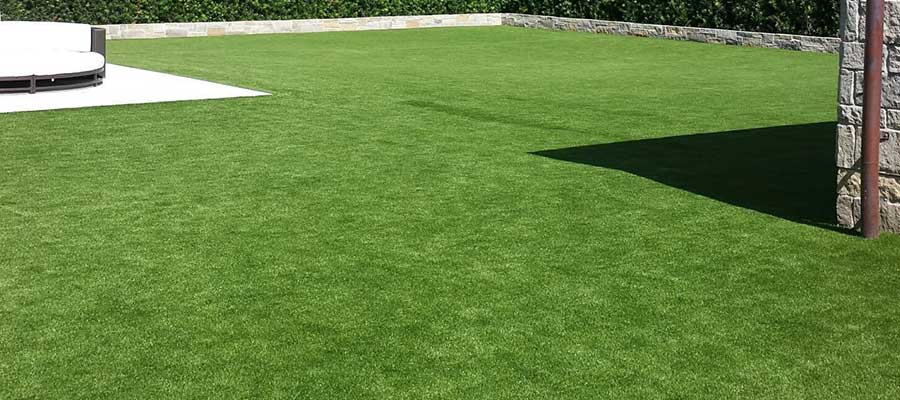 pros and cons of turf in backyard